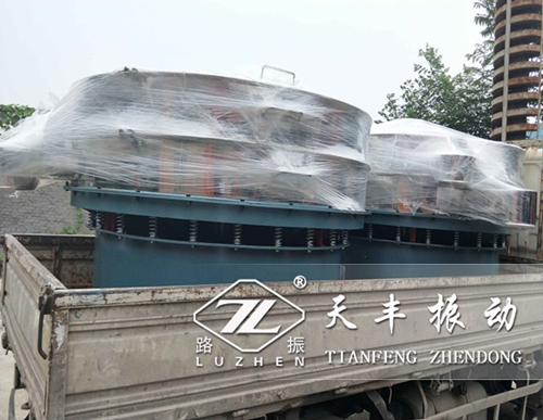 寧夏TS2000振動(dòng)篩已發(fā)貨,丁經(jīng)理請(qǐng)注意查收！